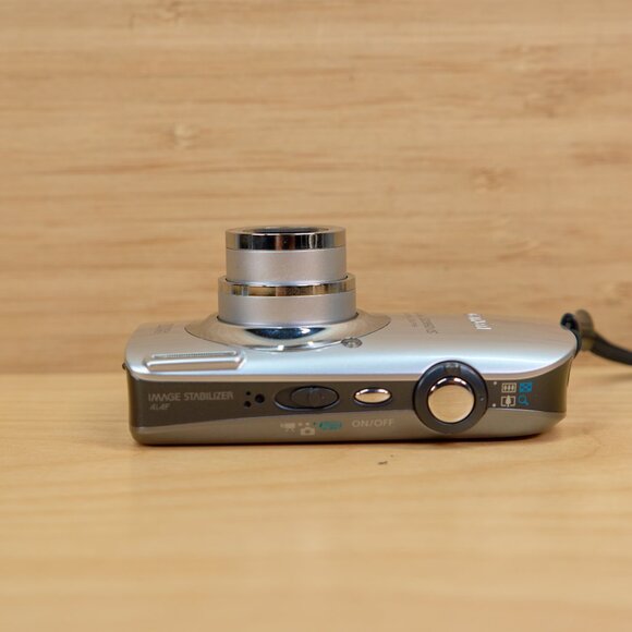 Canon PowerShot SD960IS 12.1 MP Digital Camera, 4X Optical Zoom, Made in Japan - Picture 6 of 9